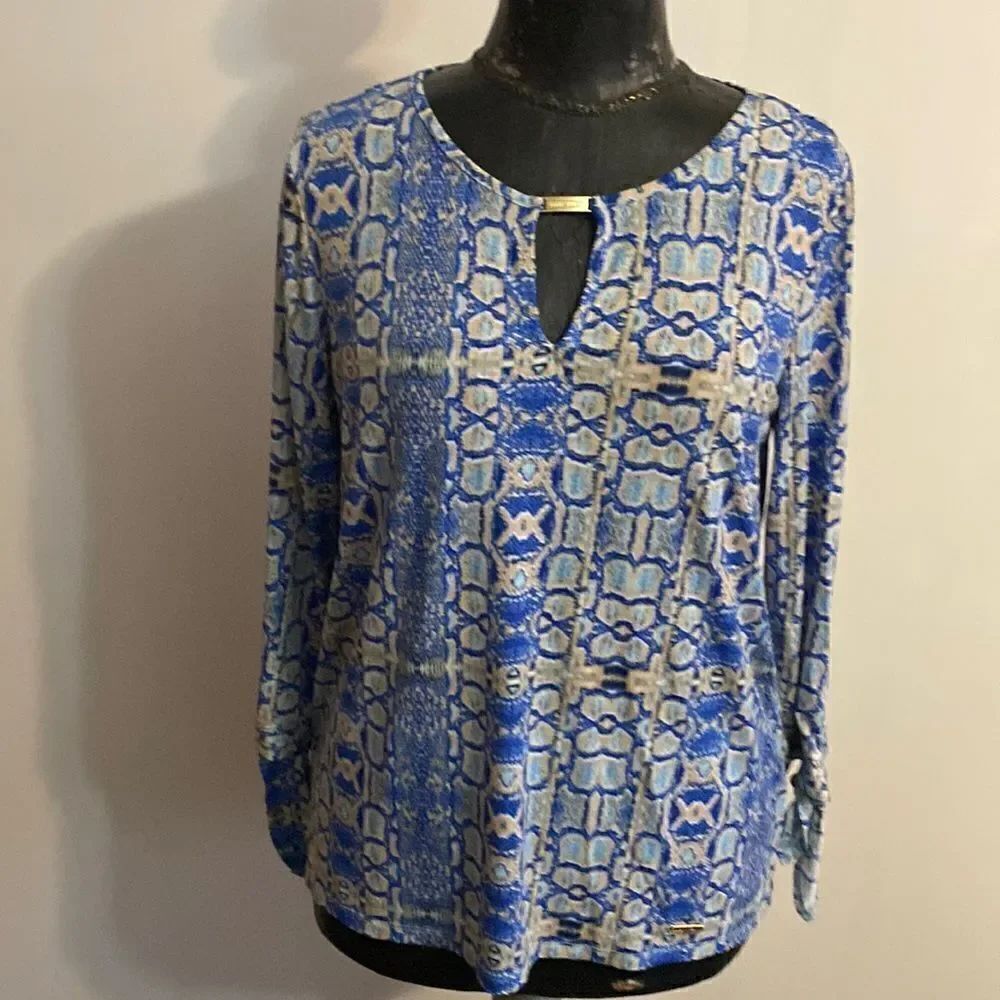 Ellen Tracy Blue peep hole front blouse, size Medium